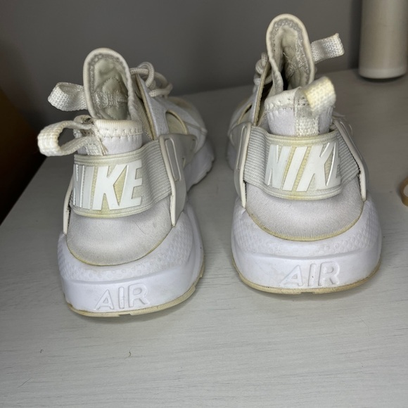 Nike 6Y White on White Huarache Air Shoes, 8W- copy - Picture 5 of 9